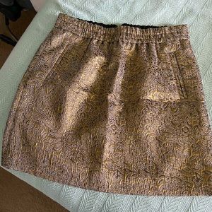 Loft skirt (above the knee).